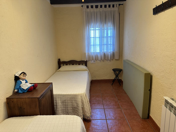 Image No.27-3 Bed Property for sale