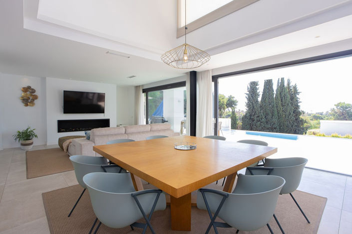 Image No.16-6 Bed Property for sale