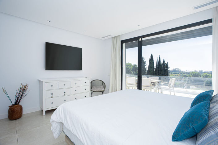 Image No.30-6 Bed Property for sale