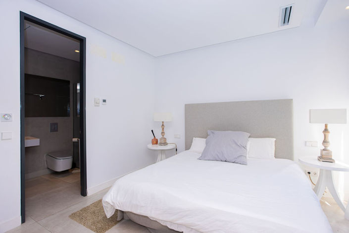 Image No.35-6 Bed Property for sale