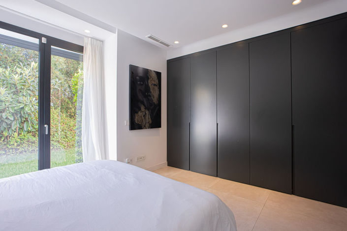 Image No.37-6 Bed Property for sale