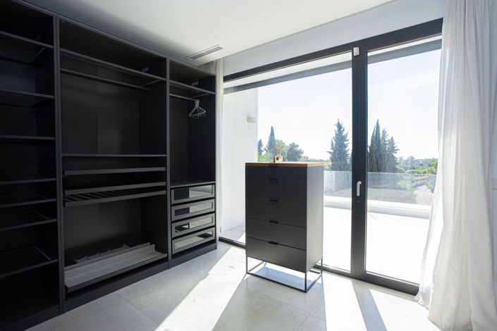 Image No.39-6 Bed Property for sale