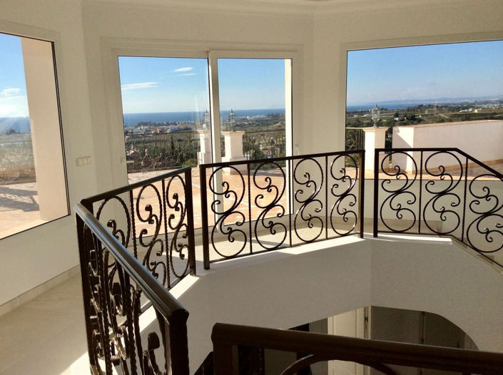 Image No.12-7 Bed Property for sale