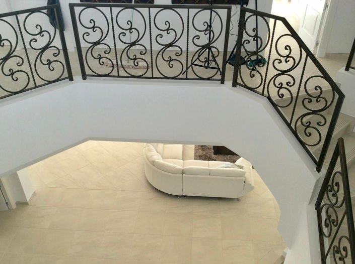 Image No.14-7 Bed Property for sale