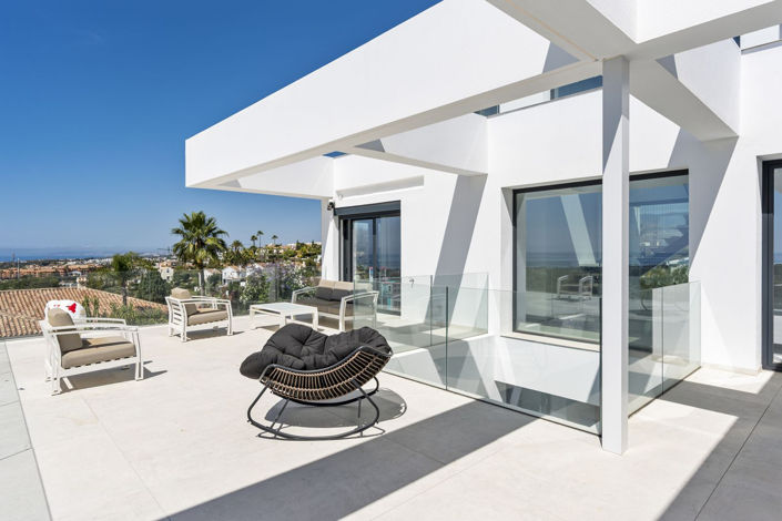 Image No.12-6 Bed Property for sale