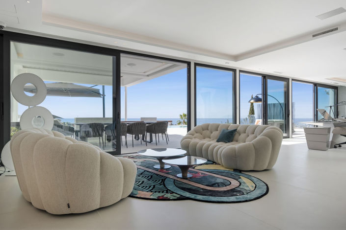 Image No.17-6 Bed Property for sale