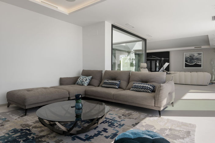 Image No.20-6 Bed Property for sale