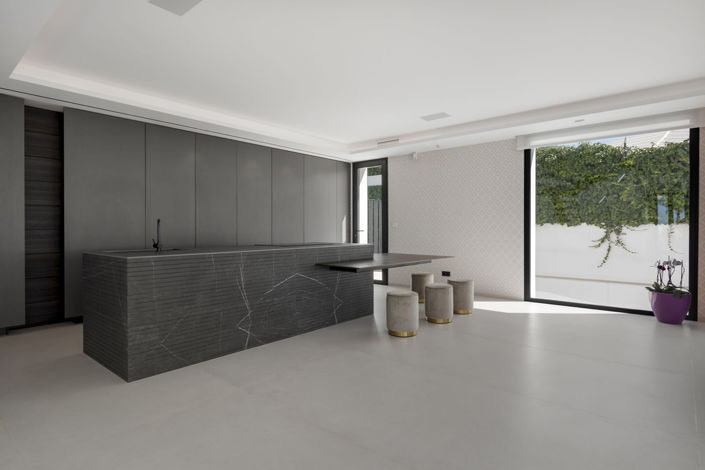 Image No.25-6 Bed Property for sale