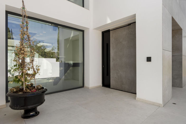 Image No.27-6 Bed Property for sale