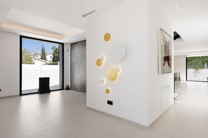 Image No.28-6 Bed Property for sale