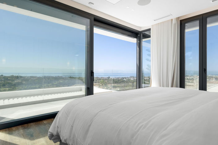 Image No.33-6 Bed Property for sale