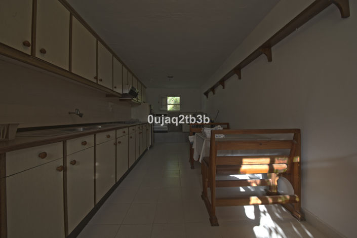 Image No.5-5 Bed Property for sale