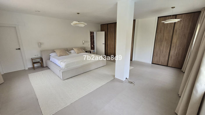 Image No.9-5 Bed Property for sale