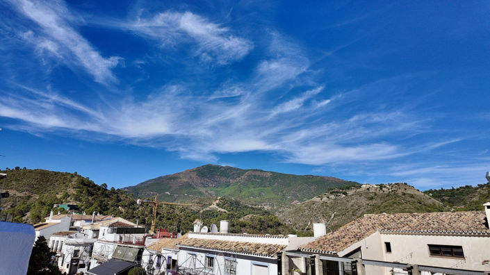 Image No.38-5 Bed Property for sale