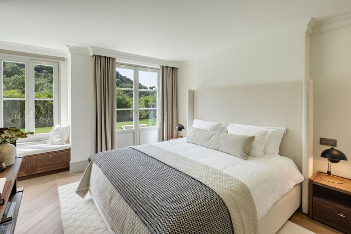 Image No.14-5 Bed Property for sale