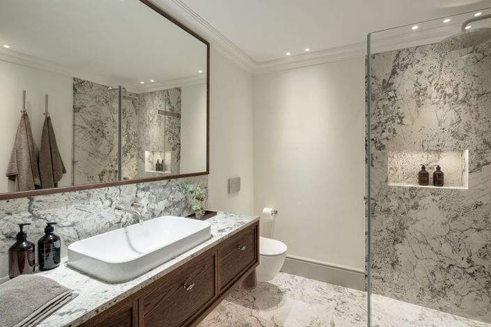 Image No.15-5 Bed Property for sale