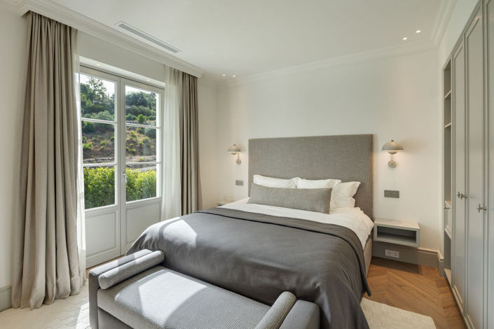 Image No.5-5 Bed Property for sale