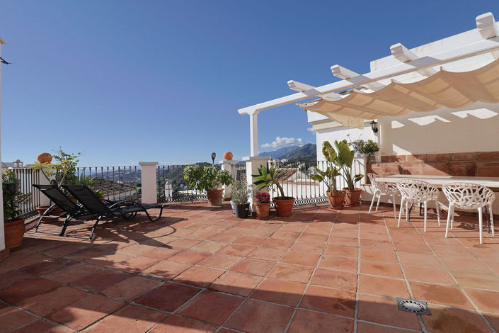 Image No.10-3 Bed Property for sale
