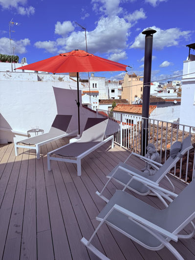 Image No.12-2 Bed Property for sale