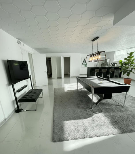 Image No.17-8 Bed Property for sale