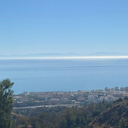 Image No.23-8 Bed Property for sale