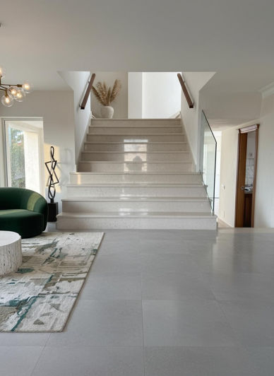 Image No.5-8 Bed Property for sale