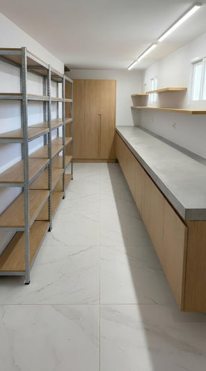 Image No.8-8 Bed Property for sale