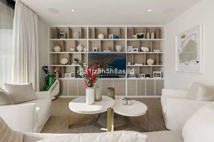 Image No.10-4 Bed Property for sale