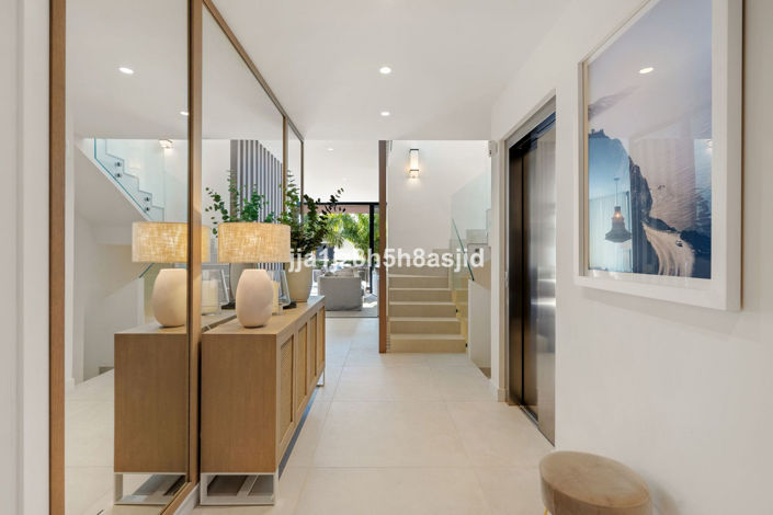 Image No.12-4 Bed Property for sale