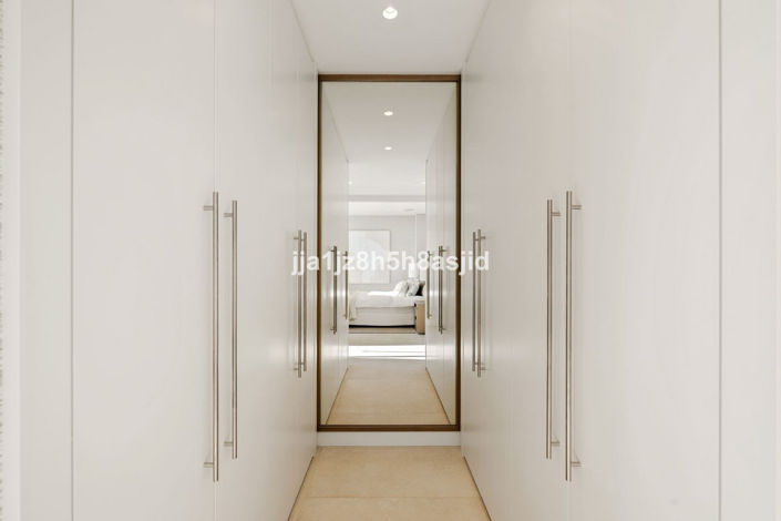 Image No.20-4 Bed Property for sale
