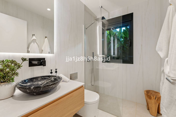 Image No.25-4 Bed Property for sale