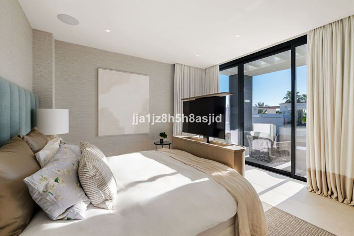 Image No.33-4 Bed Property for sale