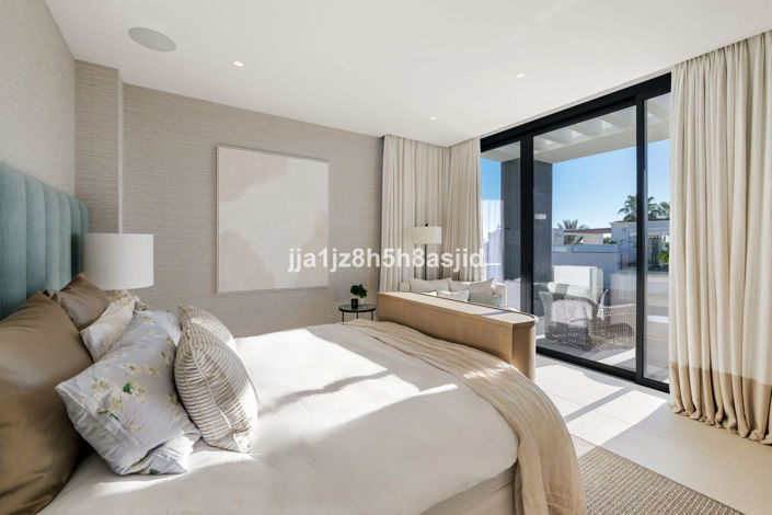 Image No.34-4 Bed Property for sale