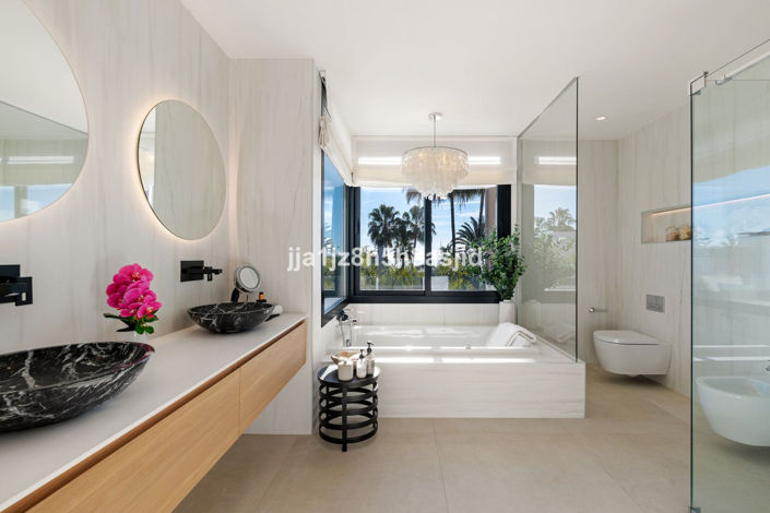Image No.37-4 Bed Property for sale