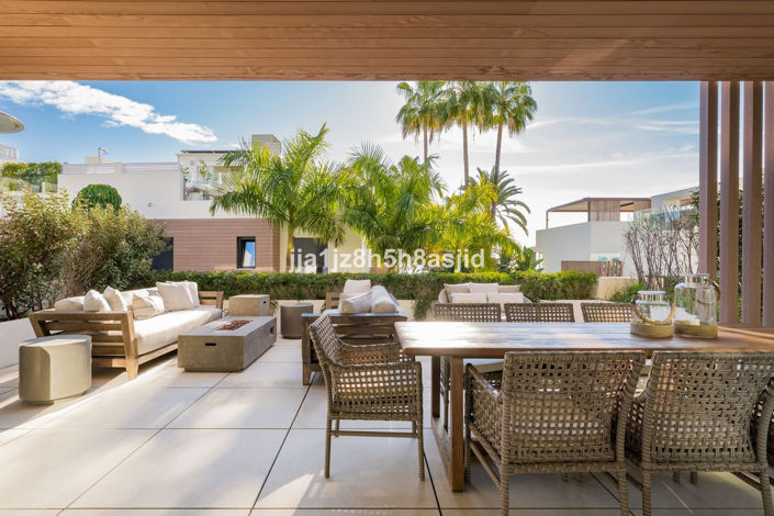 Image No.4-4 Bed Property for sale