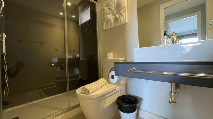 Image No.14-2 Bed Property for sale