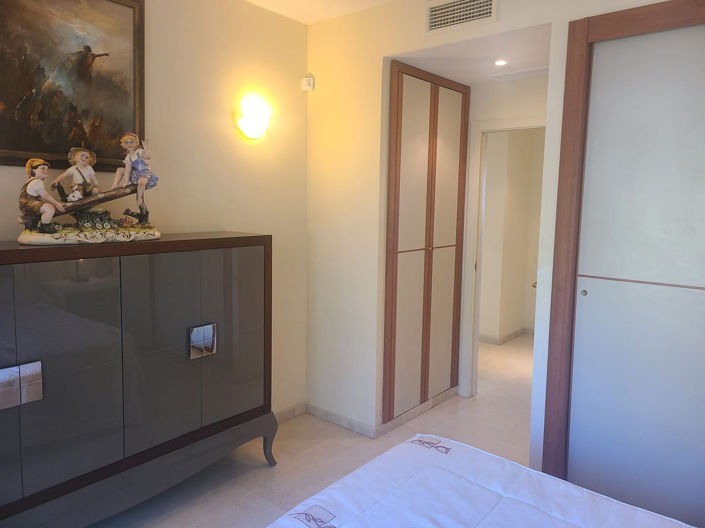 Image No.12-2 Bed Property for sale