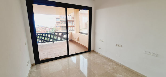 Image No.10-3 Bed Property for sale