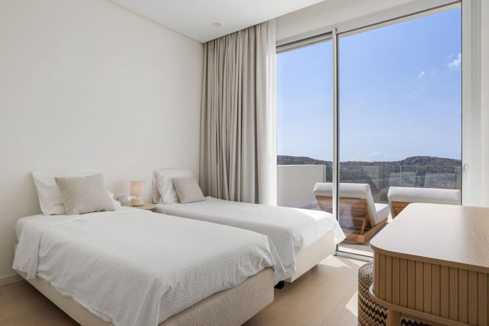 Image No.18-3 Bed Property for sale