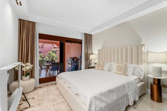 Image No.12-3 Bed Property for sale