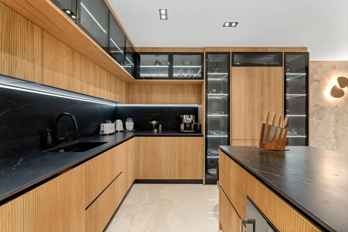 Image No.14-3 Bed Property for sale