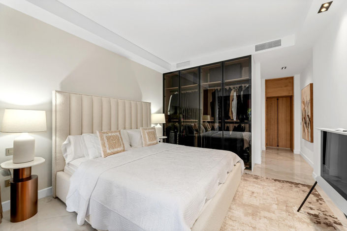 Image No.18-3 Bed Property for sale