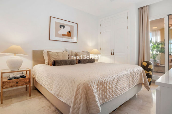 Image No.12-3 Bed Property for sale