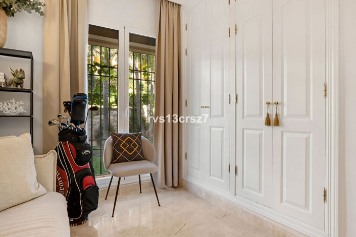 Image No.19-3 Bed Property for sale