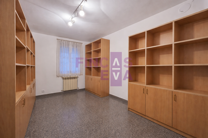 Image No.15-4 Bed Property for sale