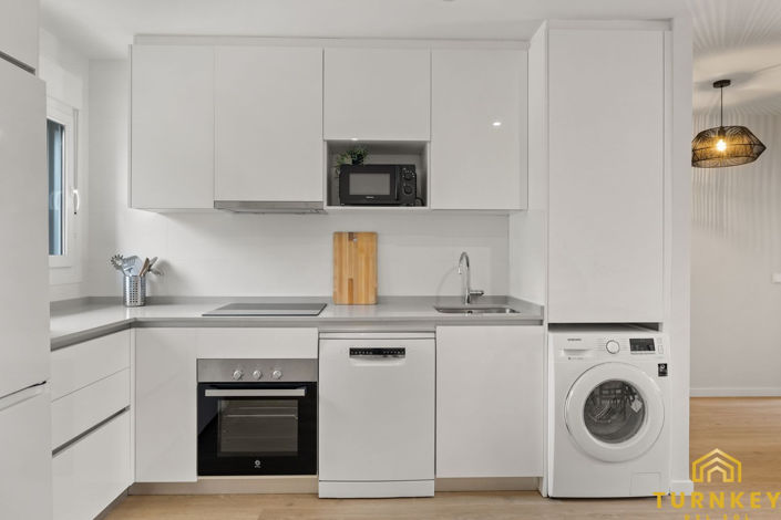 Image No.10-2 Bed Property for sale