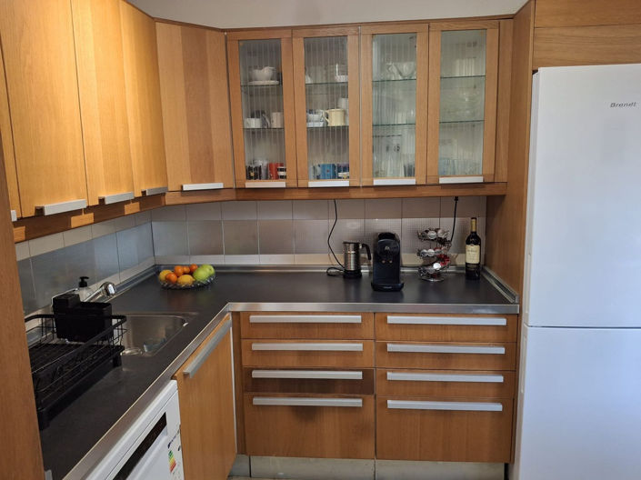 Image No.10-2 Bed Property for sale