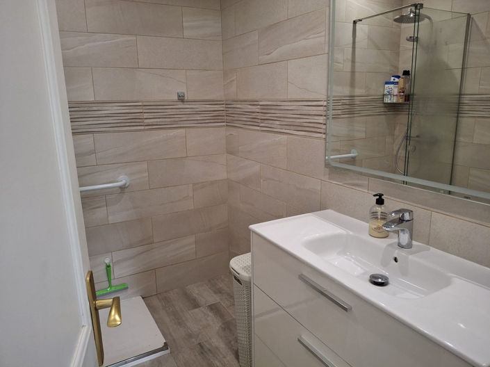 Image No.17-2 Bed Property for sale