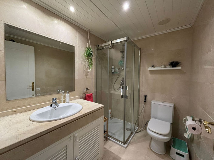 Image No.8-3 Bed Property for sale