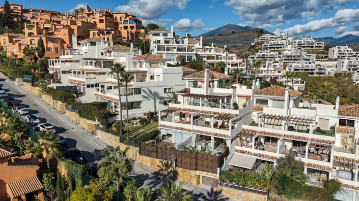 Image No.10-3 Bed Property for sale